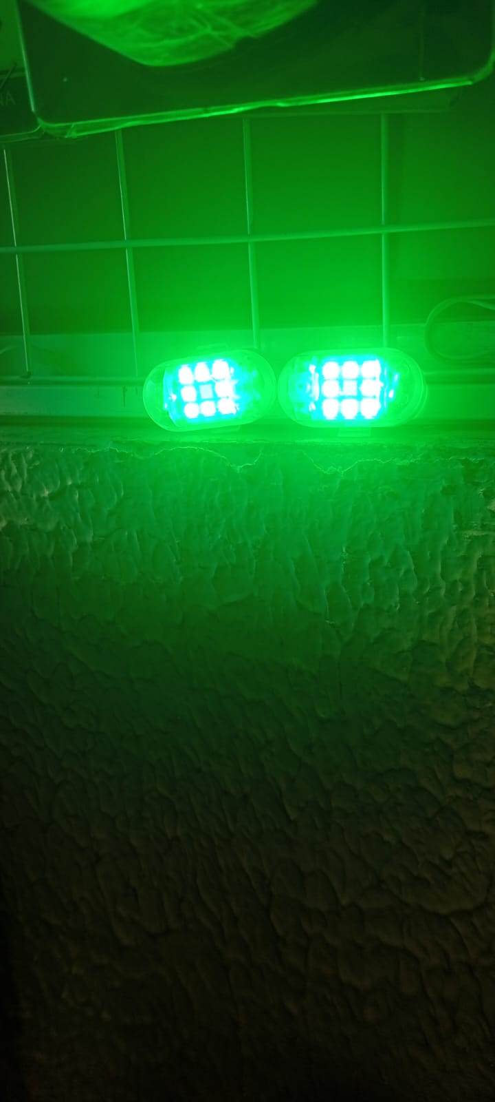 Mini Strobe Light With Remote - Image 4